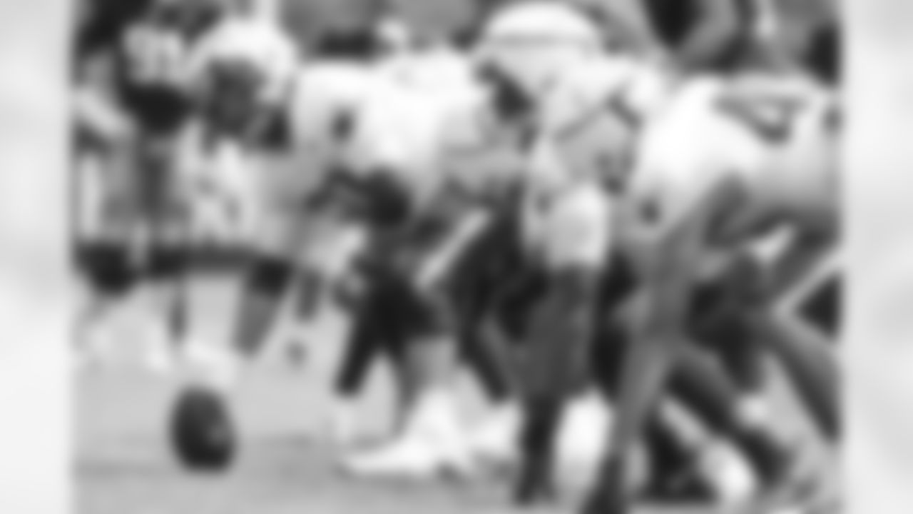 David Andrews practices at Patriots Training Camp on August 2, 2024