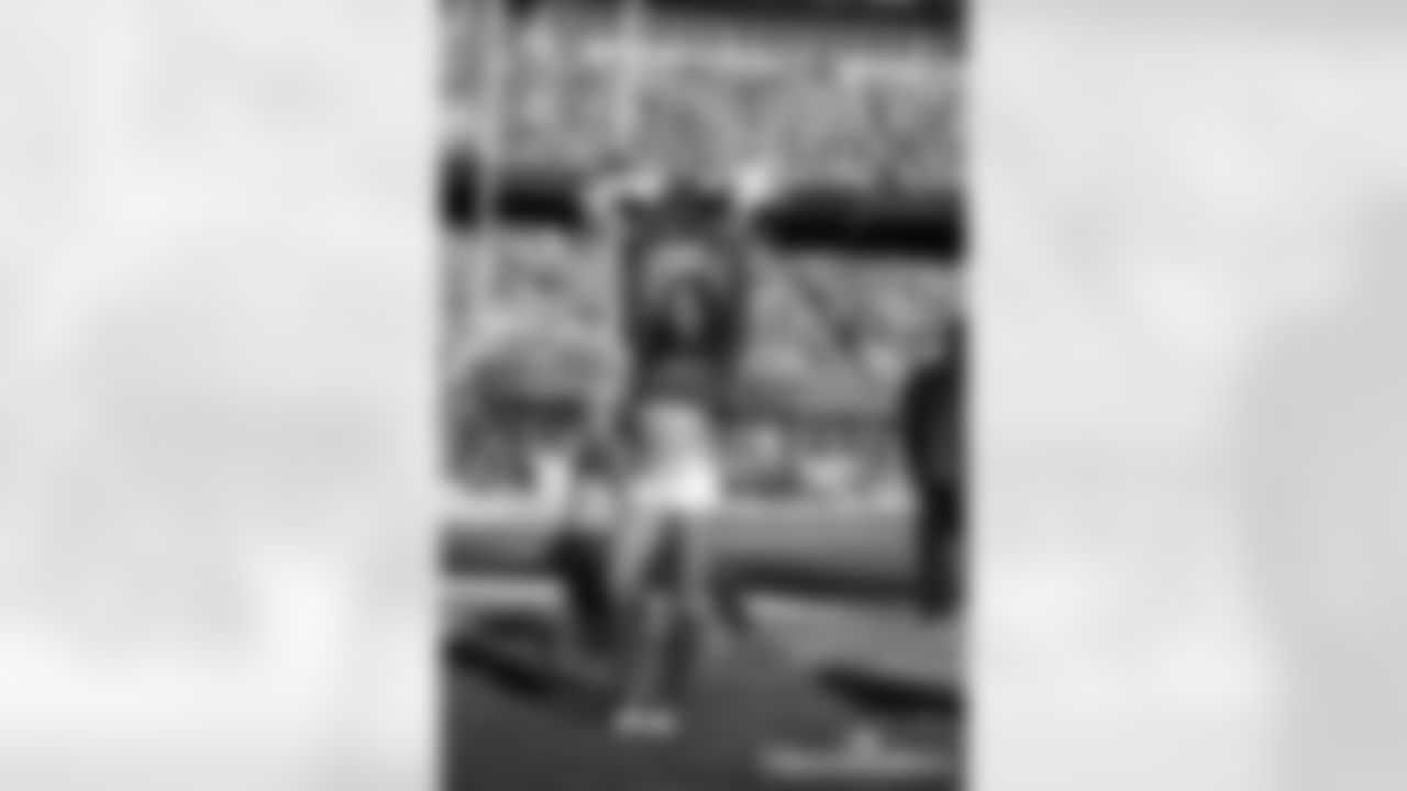 AF-110225-Cheer_Silverman100