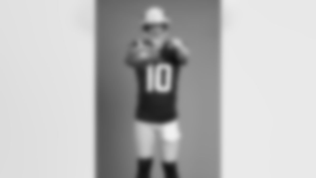 Patriots QB Drake Maye poses during 2025 media day.