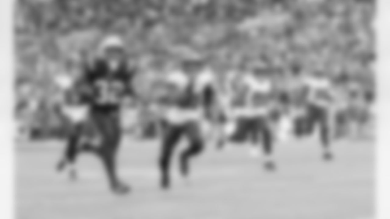 TreVeyon Henderson scores on a 55-yard touchdown run early in the third quarter.