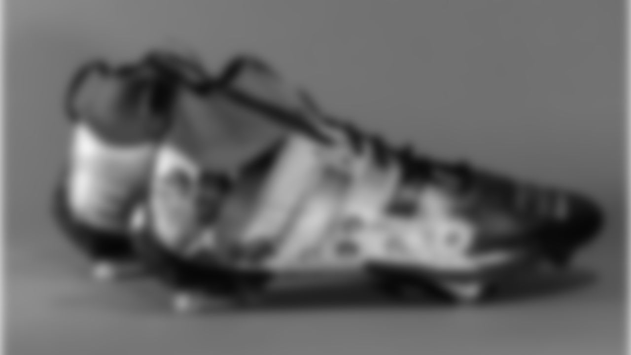 DeMario Douglas's cleats supporting Friends of the Children.