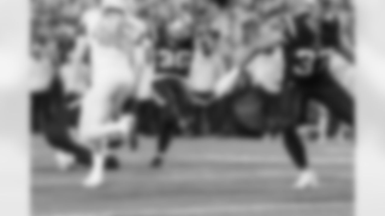 Andy Borregales kicks a 52-yard field goal to give the Patriots a 23-20 lead with 15 seconds to go.