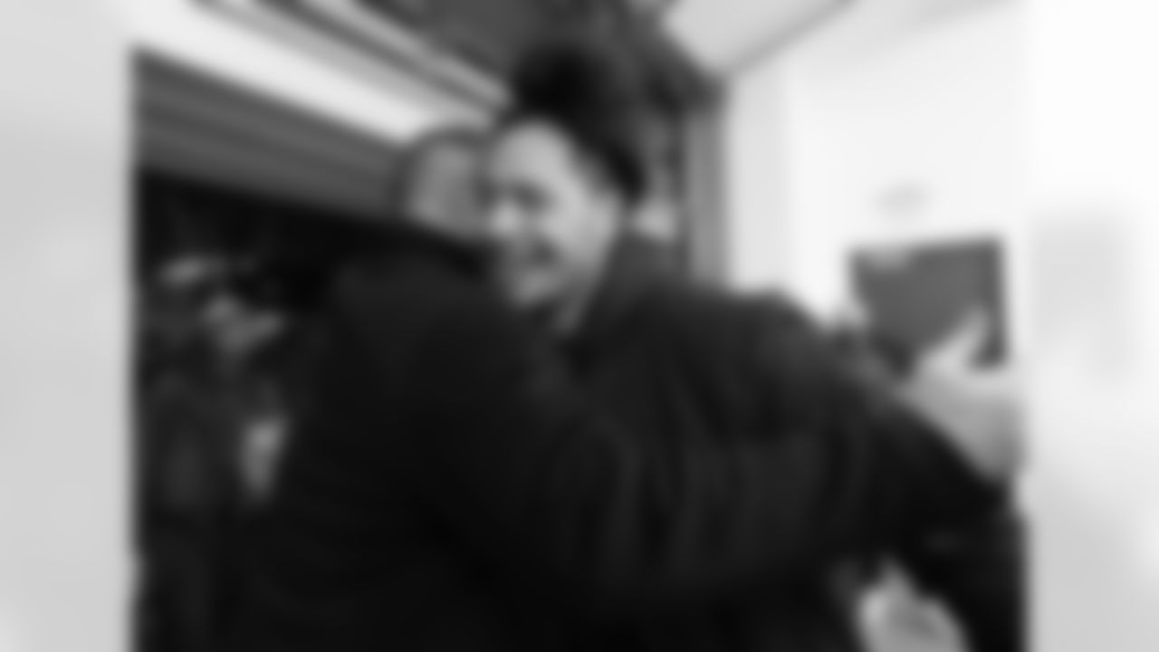 Mike Vrabel and Jahlani Tavai