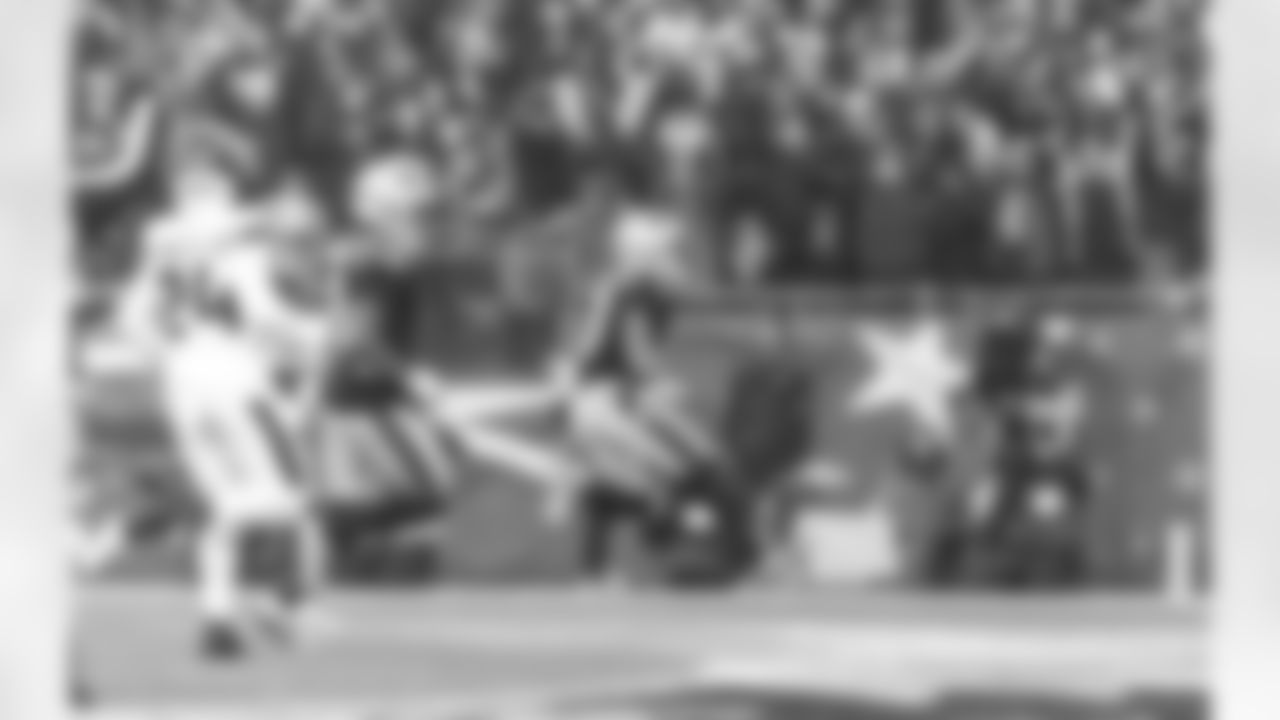 DeMario Douglas catches a 28-yard touchdown pass from Drake Maye in the first quarter.