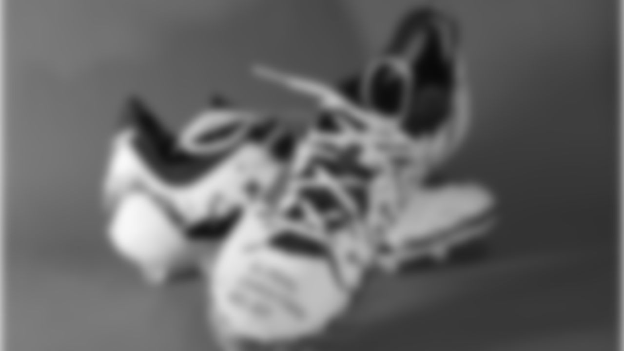 TreVeyon Henderson's cleats supporting Global Christian Relief.