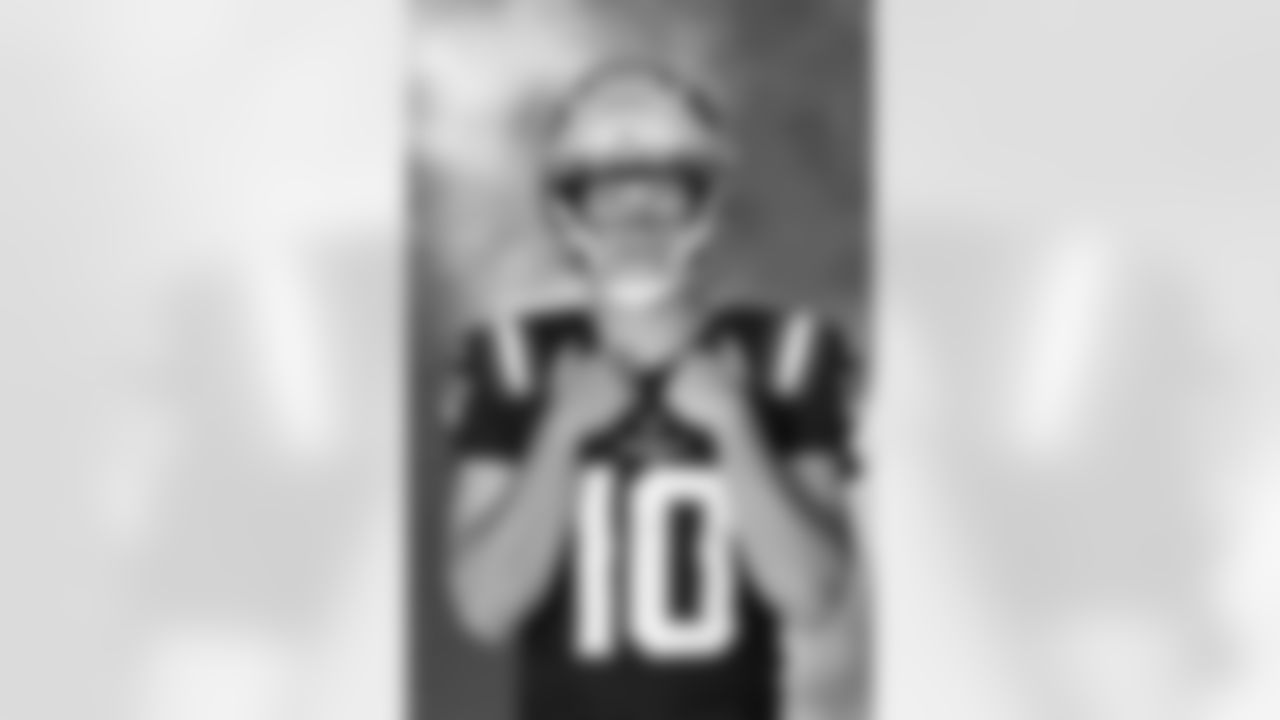 Patriots QB Drake Maye poses during 2025 media day.