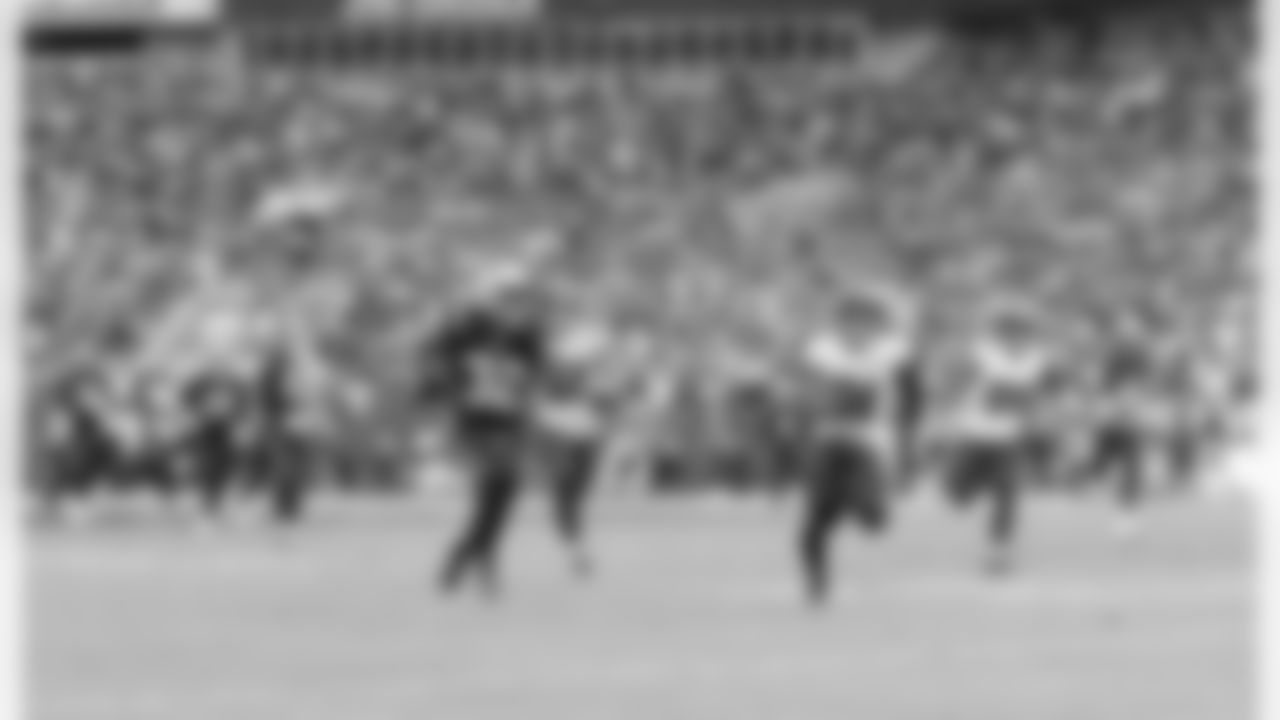 TreVeyon Henderson scores on a 55-yard touchdown run early in the third quarter.