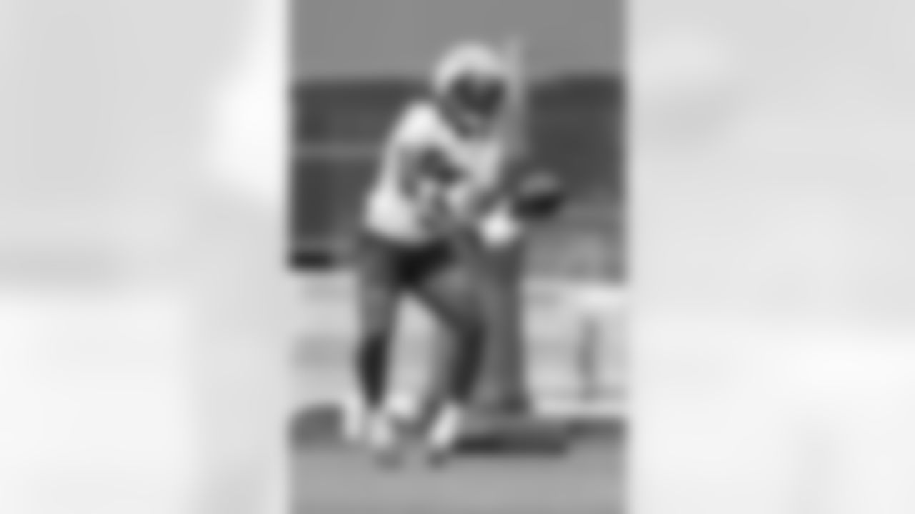 Jaheim Bell practices during Patriots rookie camp on July 22, 2024.