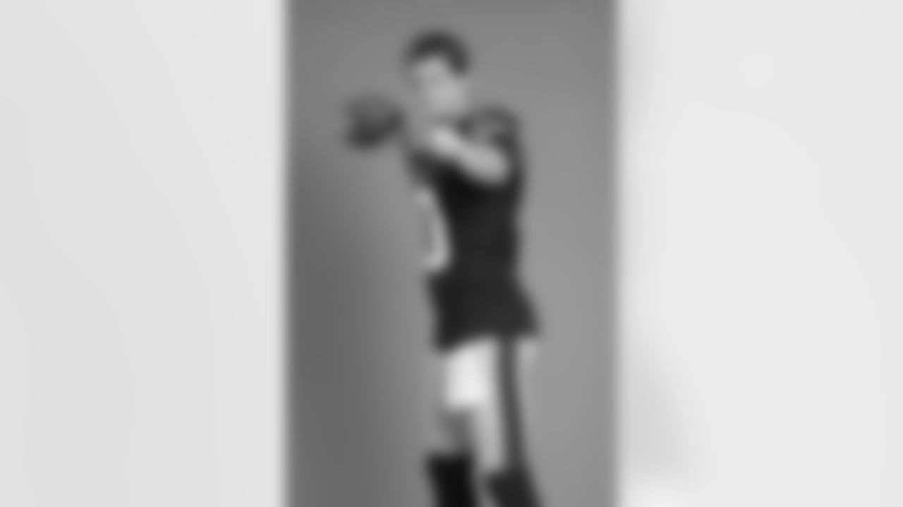 Patriots QB Drake Maye poses during 2025 media day.