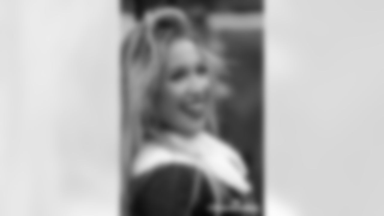 BB-121425-Cheer_Silverman0251