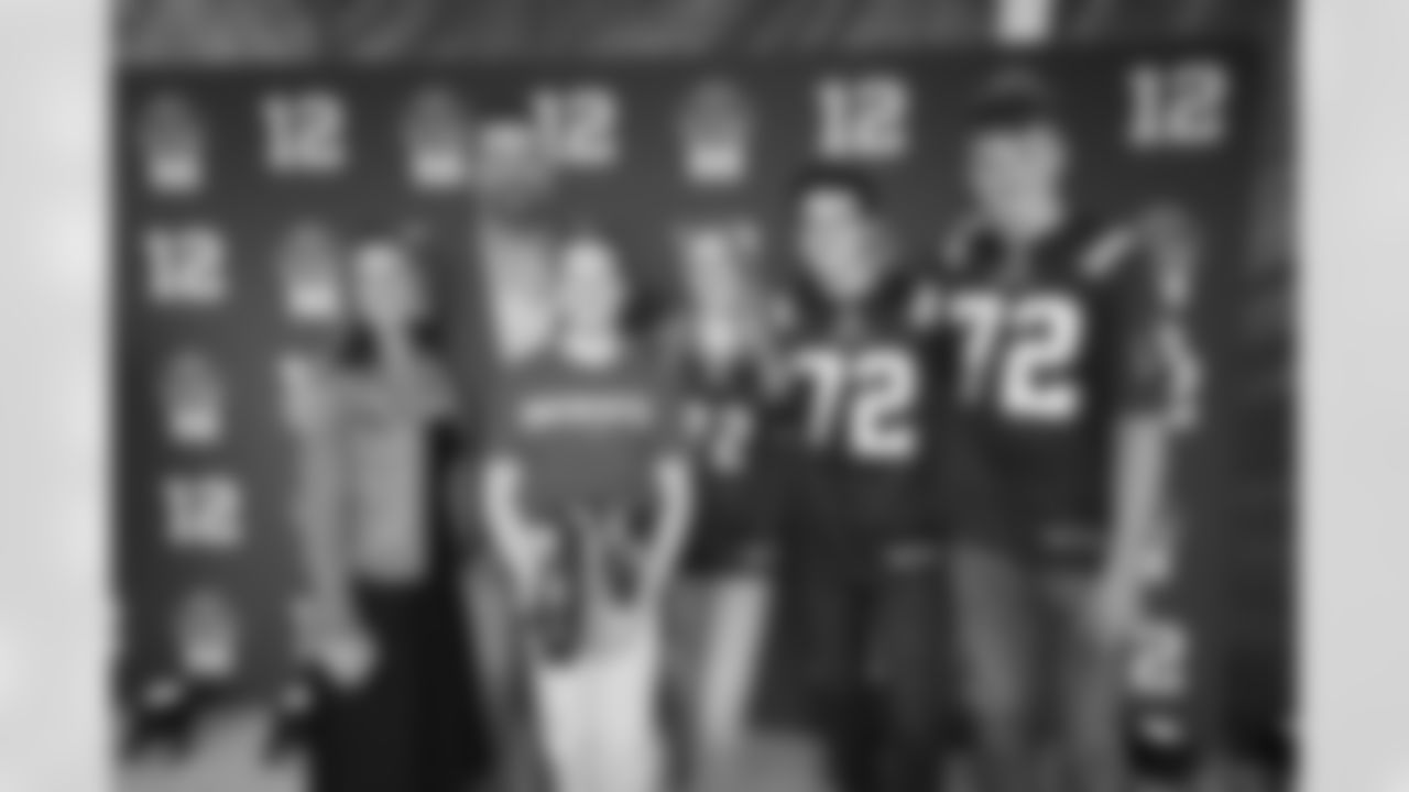 061224-Brady-PHOF_Adler0300