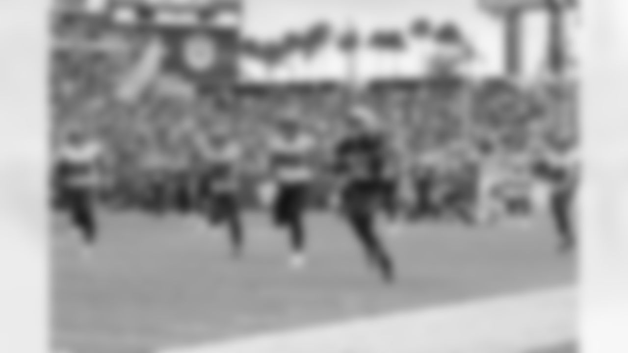 TreVeyon Henderson scores on a 69-yard touchdown with 1:31 to go in the fourth quarter in the Patriots 28-23 win over the Bucs.