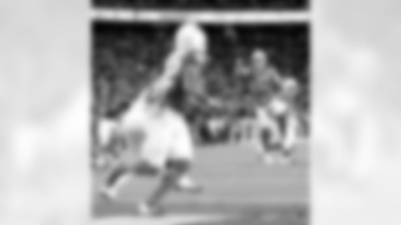 Drake Maye and TreVeyon Henderson