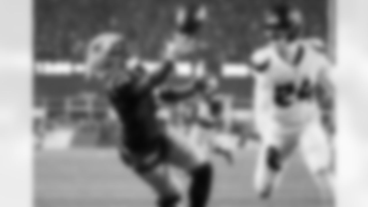 Kayshon Boutte catches a 32-yard touchdown pass from Drake Maye in the fourth quarter.