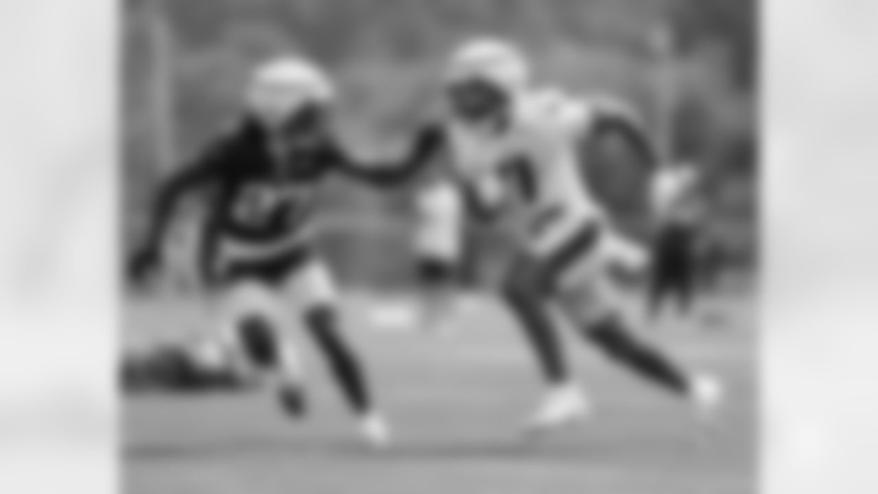 Marcellas Dial and JuJu Smith-Schuster practice during Patriots Training Camp on July 28, 2024.