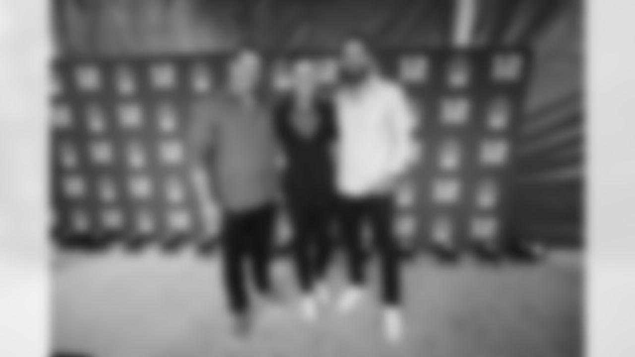 061224-Brady-PHOF_Adler0479