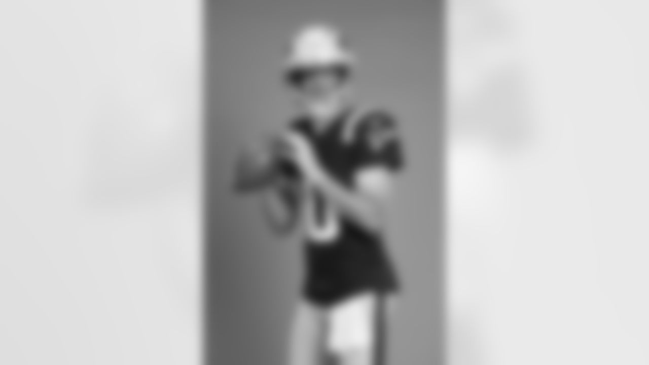Patriots QB Drake Maye poses during 2025 media day.