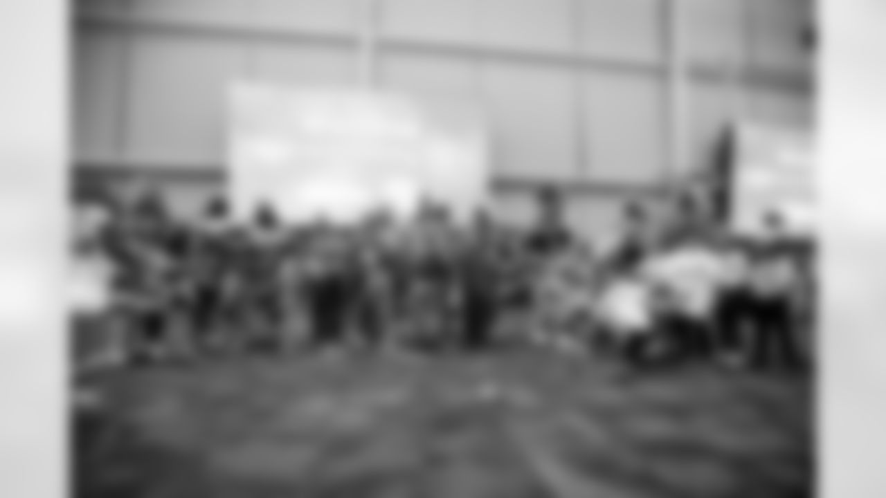 121024-ChildrensHolidayParty_Puccio_2079