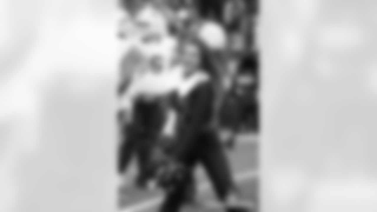 BB-121425-Cheer_Silverman0457