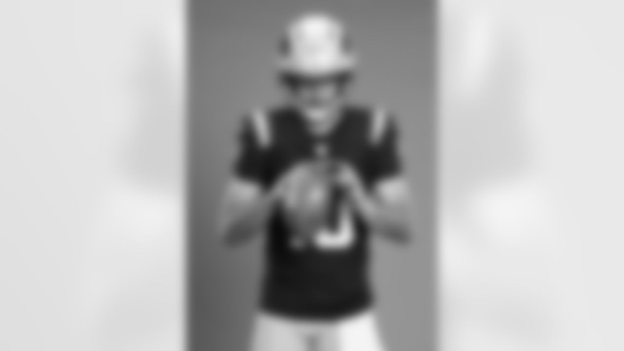 Patriots QB Drake Maye poses during 2025 media day.