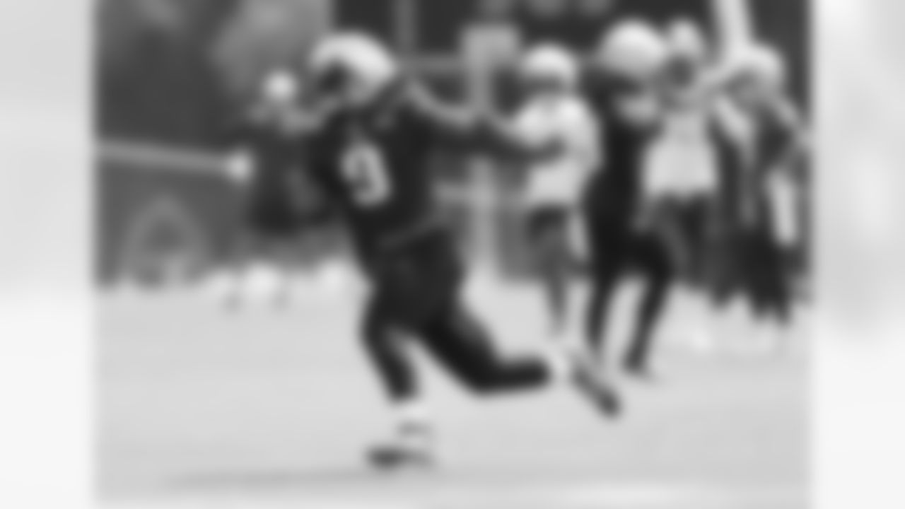 Matthew Judon practices during Patriots Training Camp on August 1, 2024.