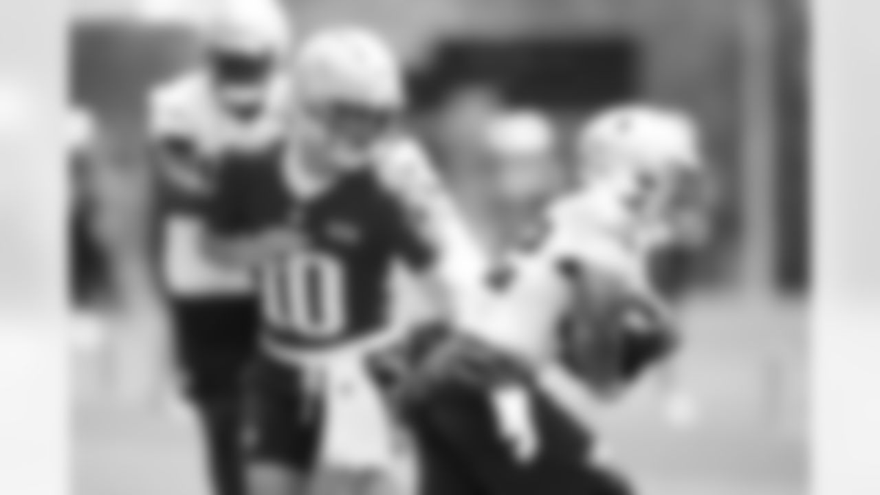Drake Maye and TreVeyon Henderson