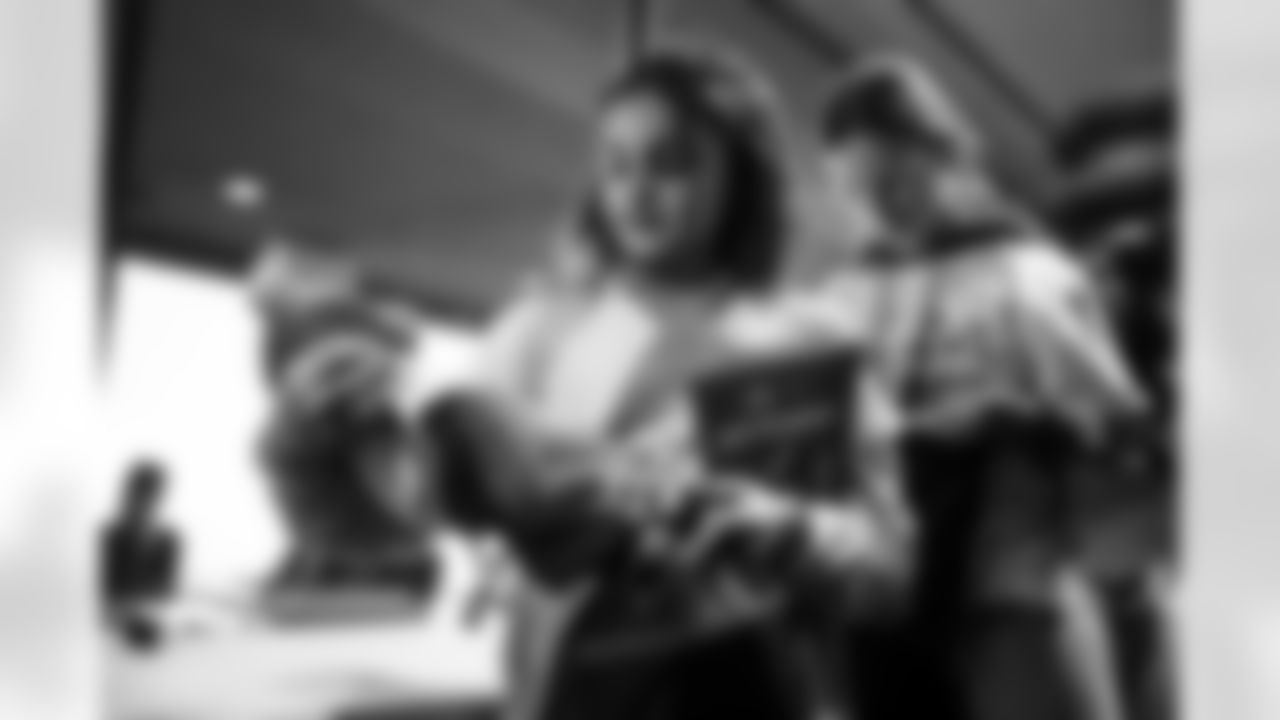 121024-ChildrensHolidayParty_Puccio_2327