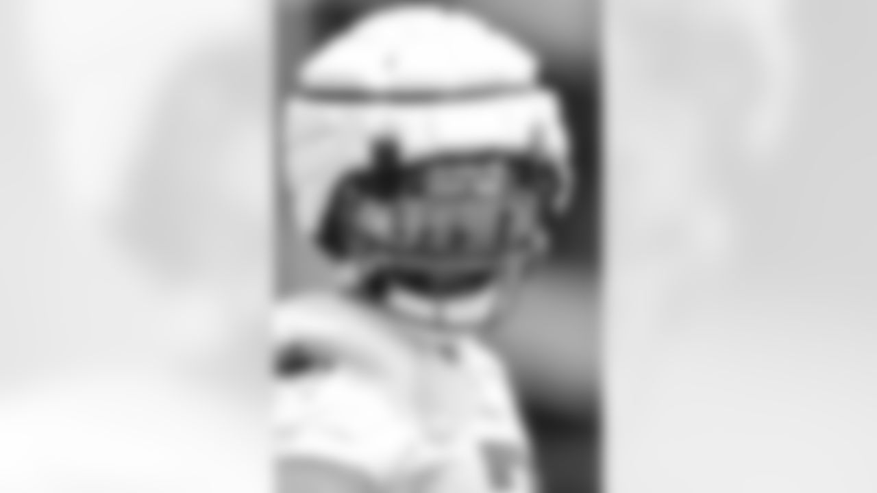 JuJu Smith-Schuster practices during Patriots Training Camp on August 1, 2024.
