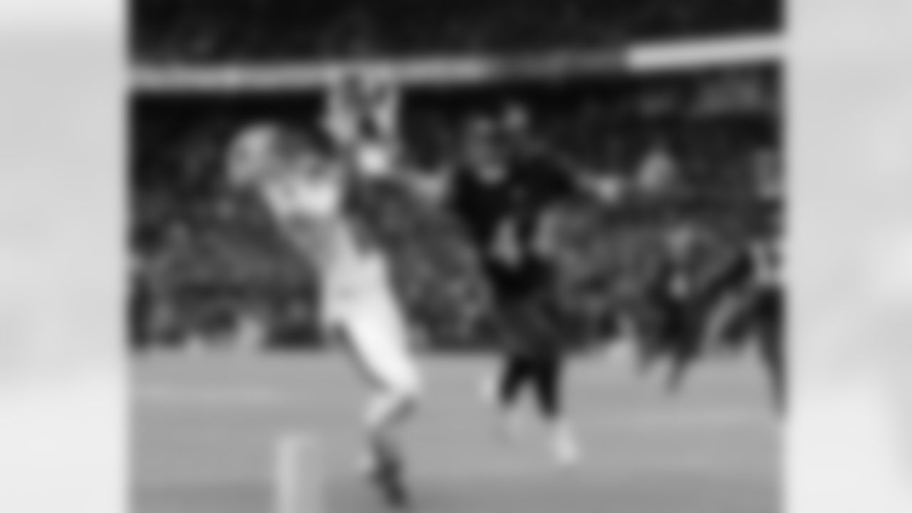 Kyle Williams catches a 37-yard touchdown pass from Drake Maye in the fourth quarter.