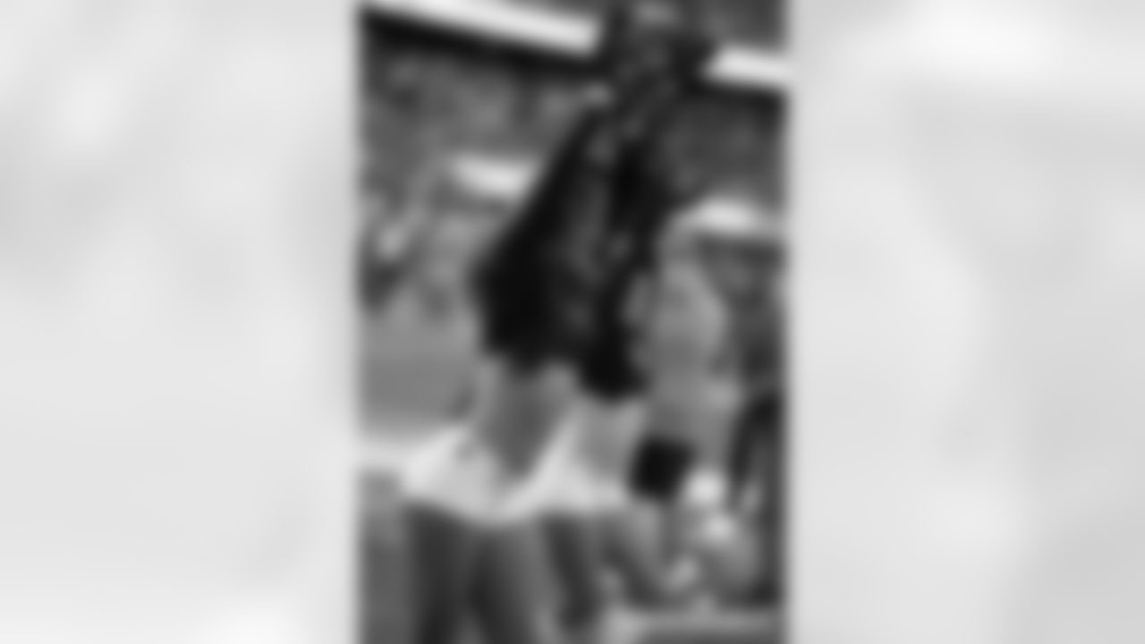 AF-110225-Cheer_Silverman379