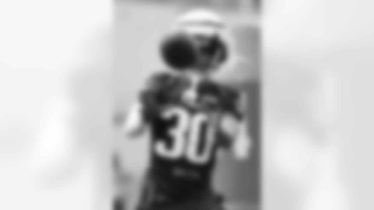 Kaleb Ford-Dement practices during Patriots rookie camp on July 22, 2024.