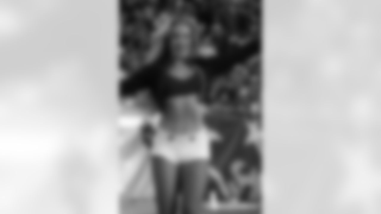 AF-110225-Cheer_Silverman472