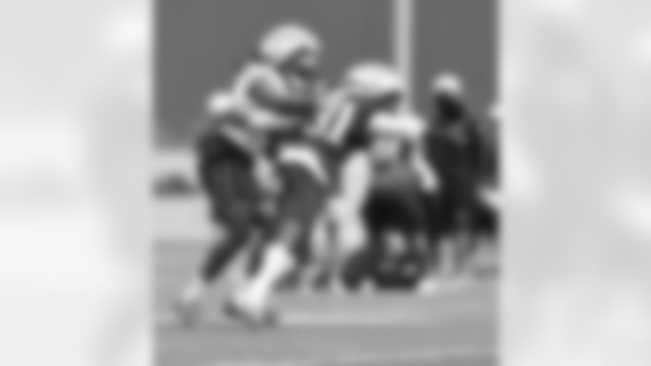 JonathanJones practices during Patriots Training Camp on July 28, 2024.