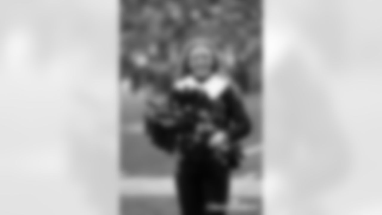 BB-121425-Cheer_Silverman0289