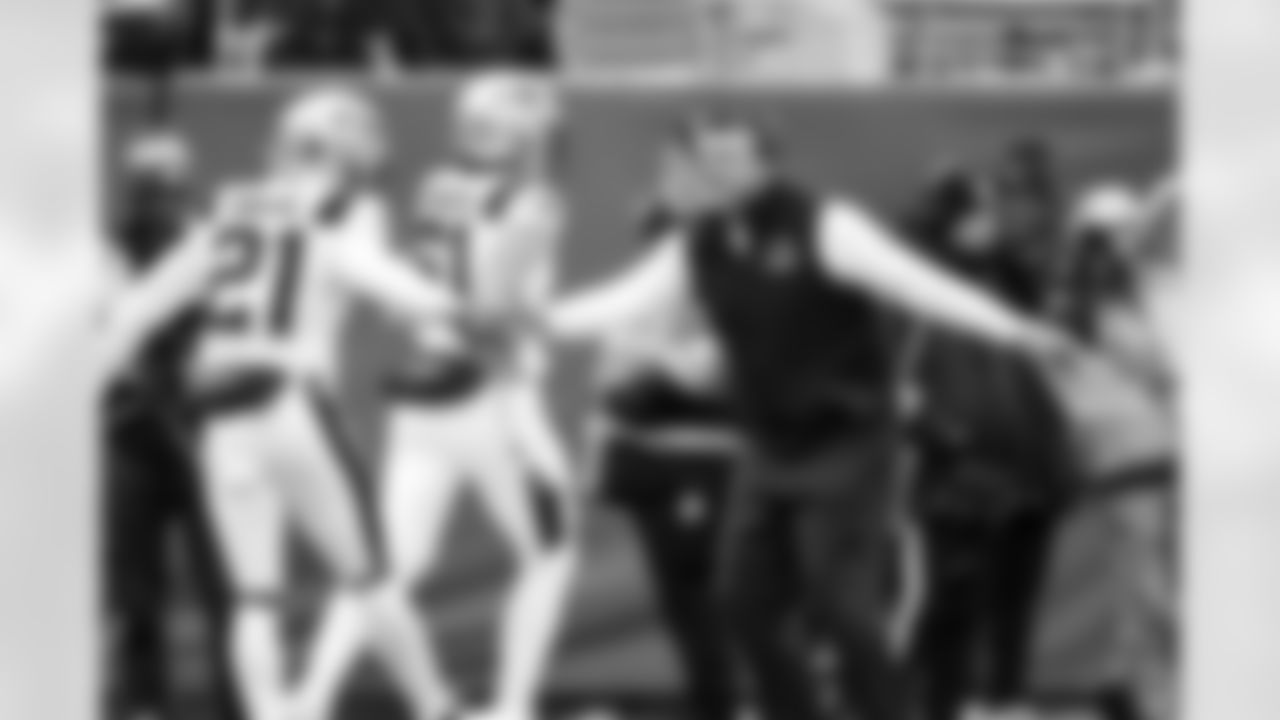 Mike Vrabel, Jaylinn Hawkins