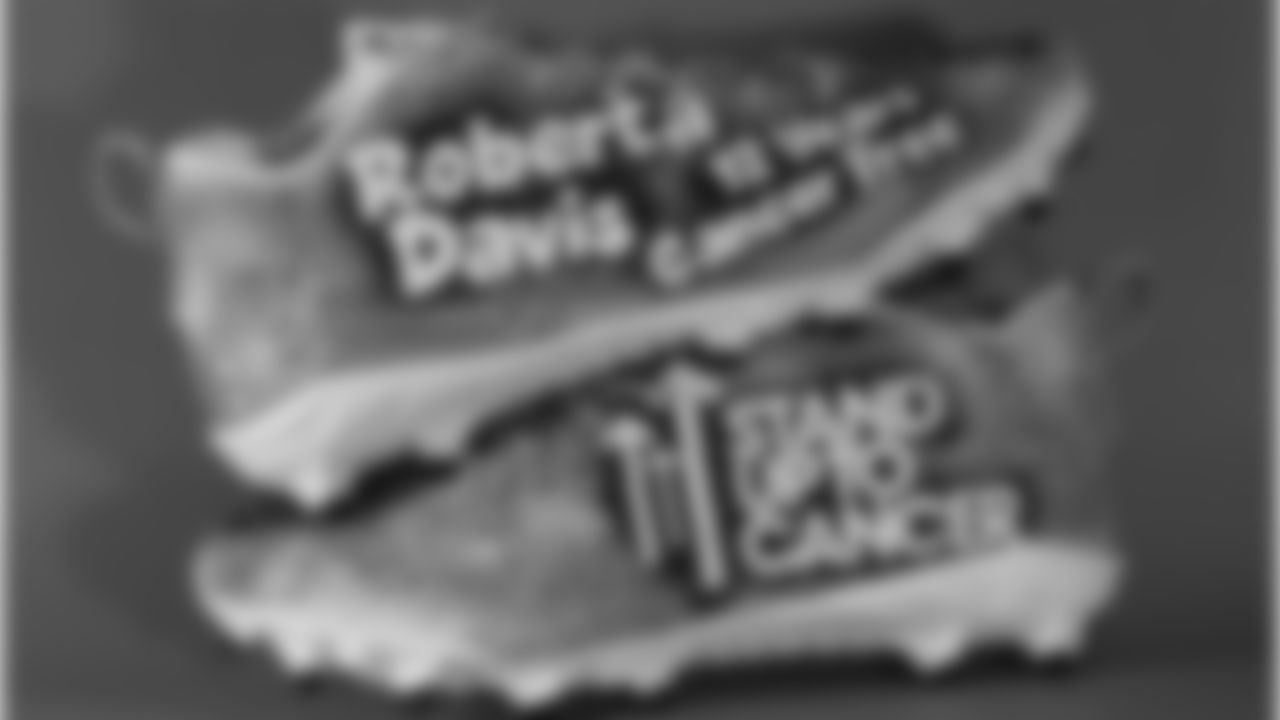 Anfernee Jennings cleats supporting Stand Up To Cancer.