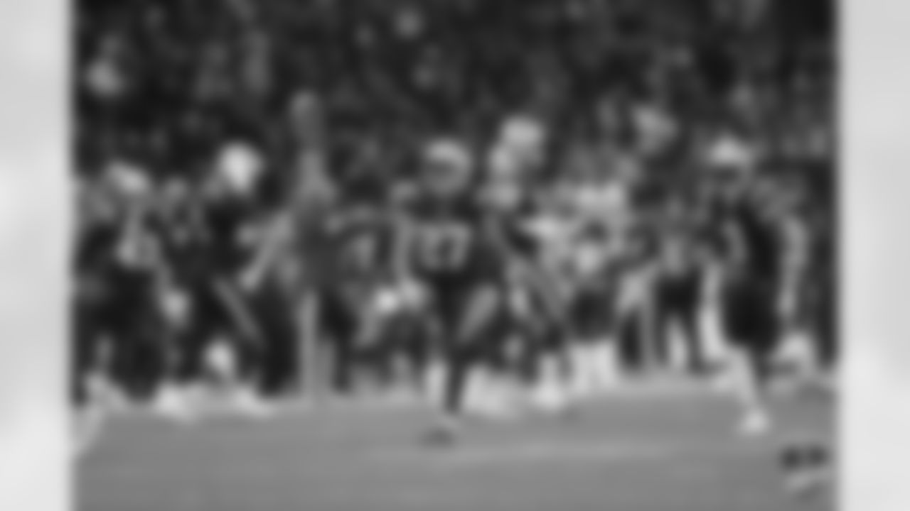 Patriots defensive back Myles Bryant (27).
