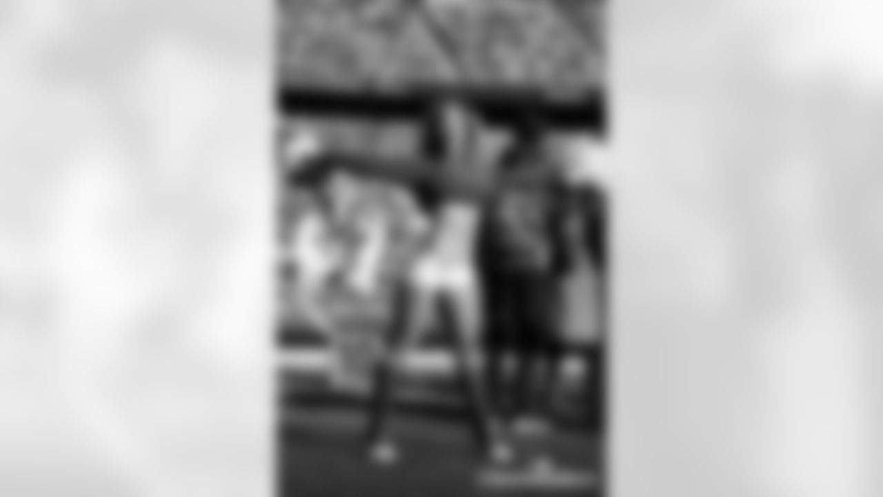 AF-110225-Cheer_Silverman135