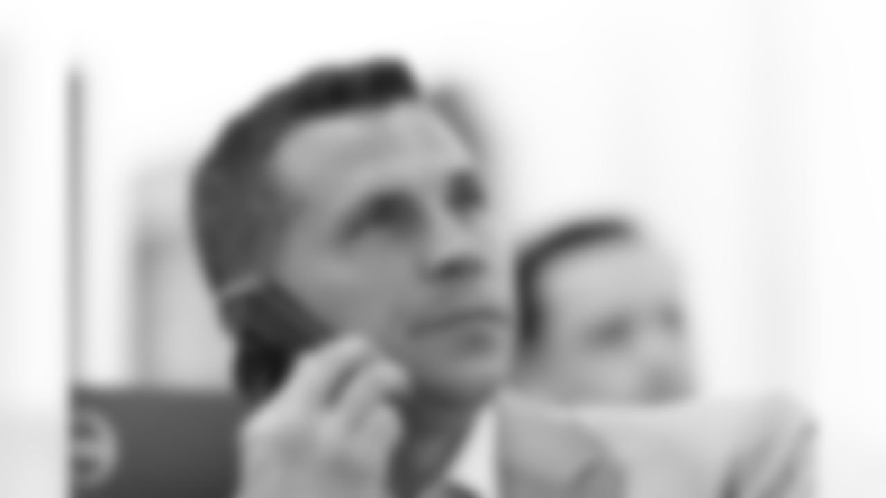 042525-WarRoom_Adler0380