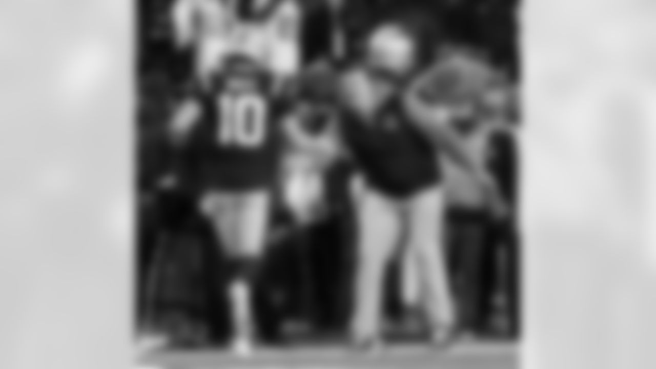 Drrake Maye and Mike Vrabel. Photo by Eric J. Adler