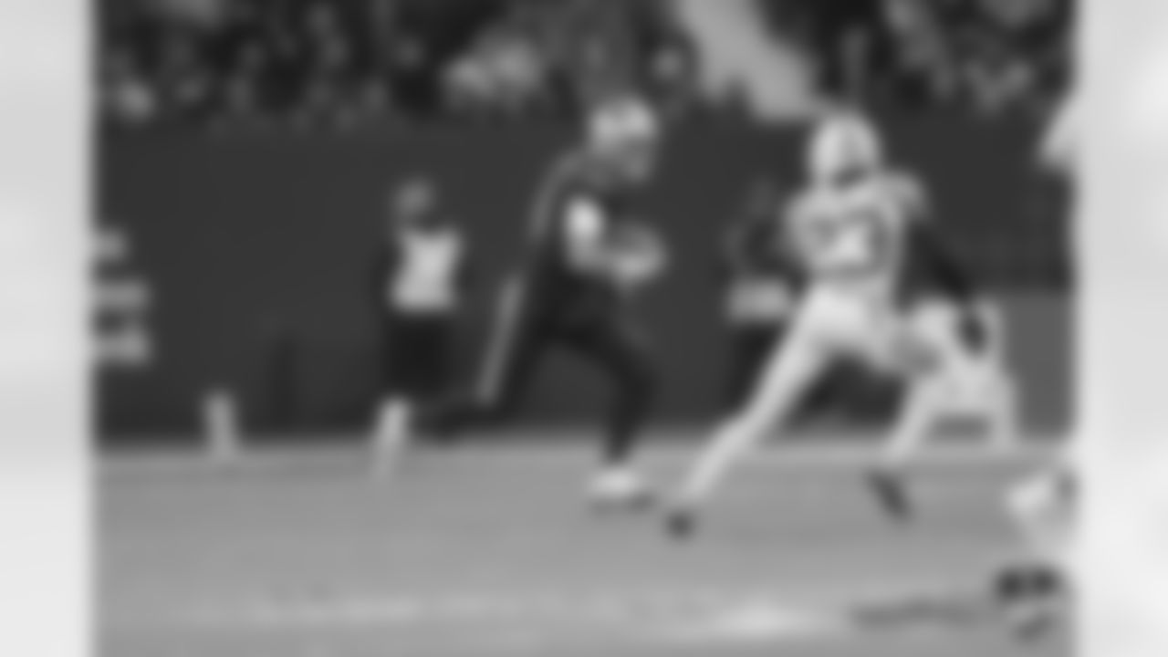 Patriots quarterback Mac Jones (10).