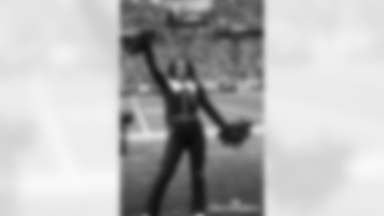 BB-121425-Cheer_Silverman0308