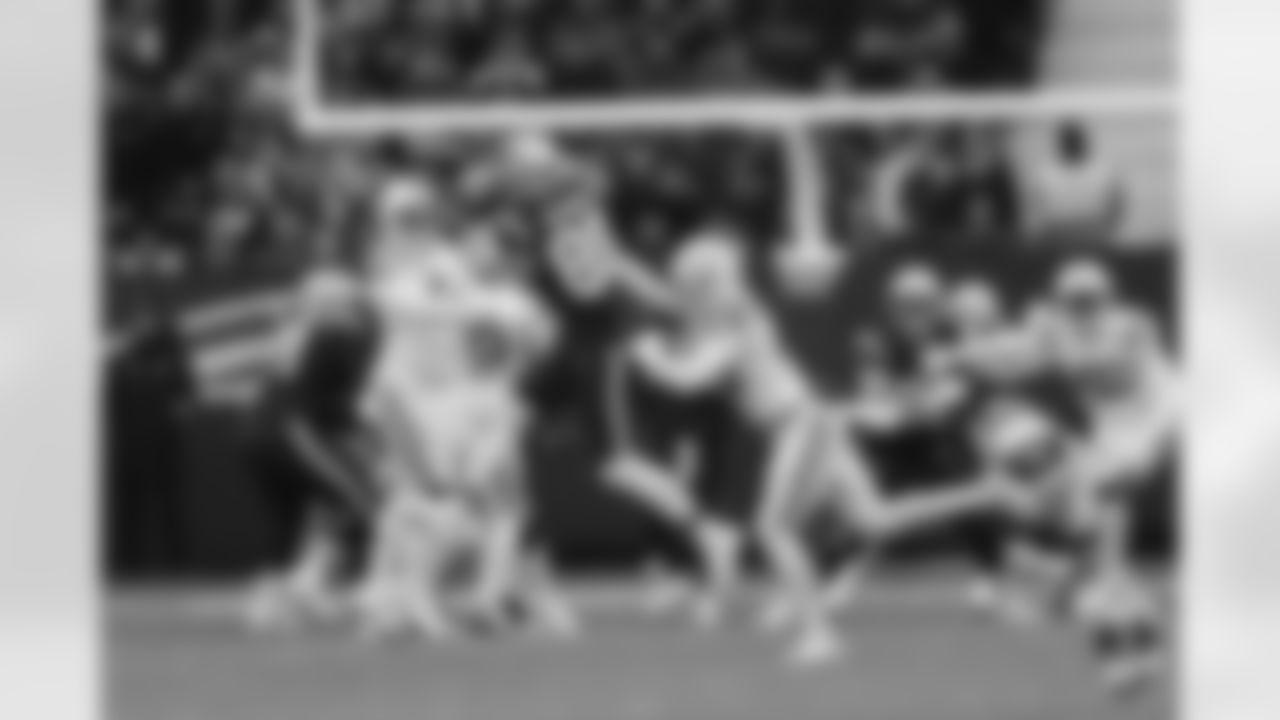 Patriots tight end Mike Gesicki (88).