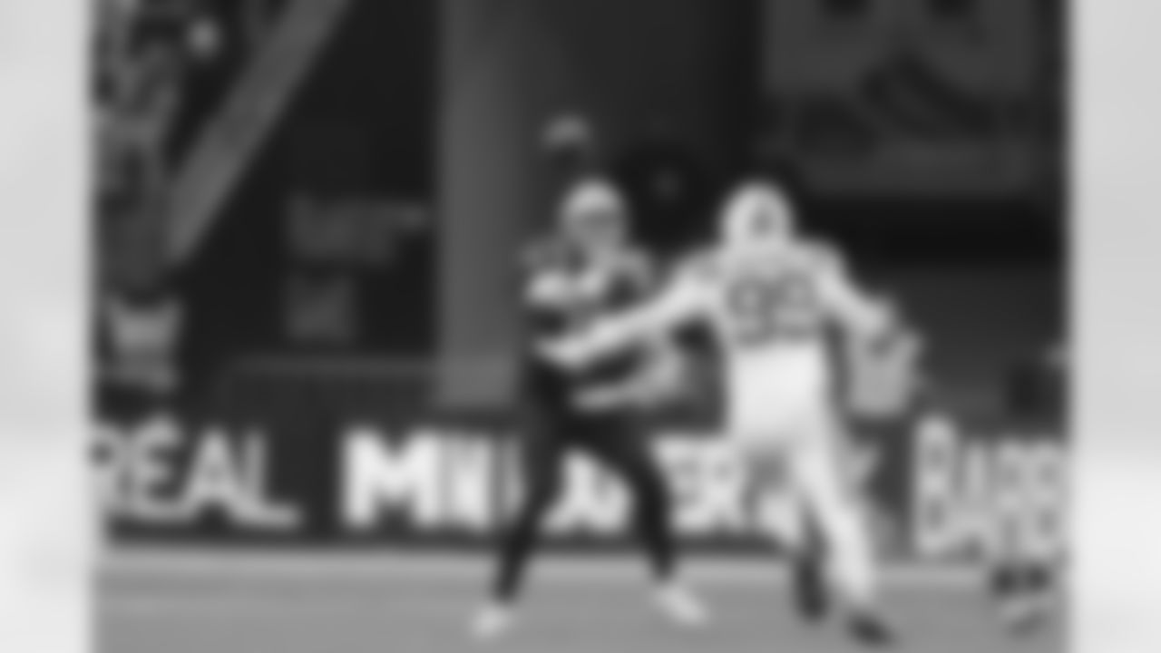 Patriots quarterback Mac Jones (10).