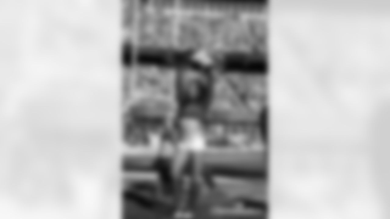 AF-110225-Cheer_Silverman103