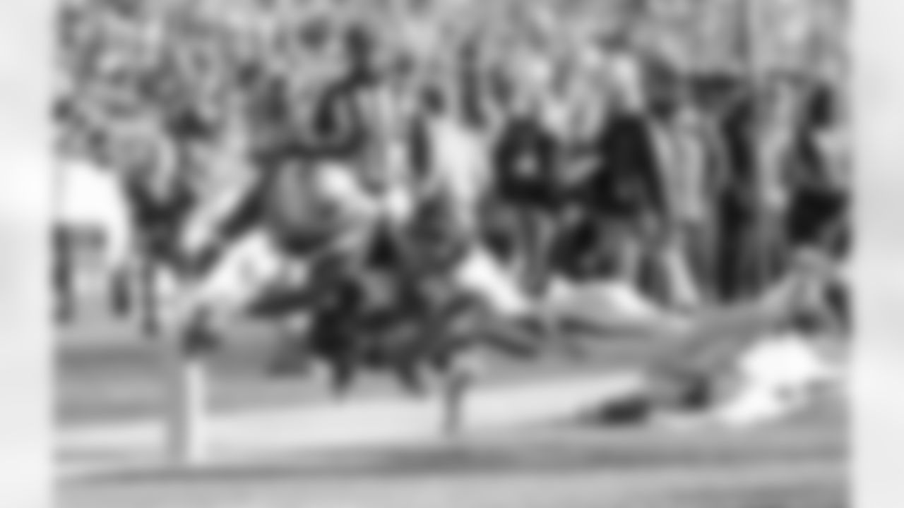 Stefon Diggs catches an 11-yard touchdown pass from Drake Maye in the second quarter.