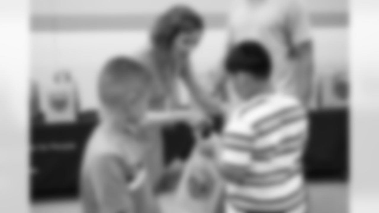 082625_HenrySneakers_Ehle0030