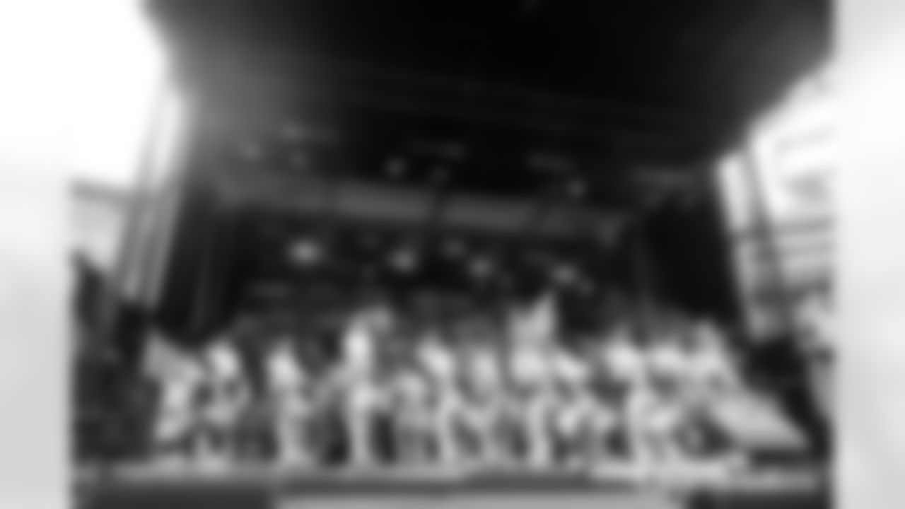 020126-SBLX-SendOffRally_Adler1180