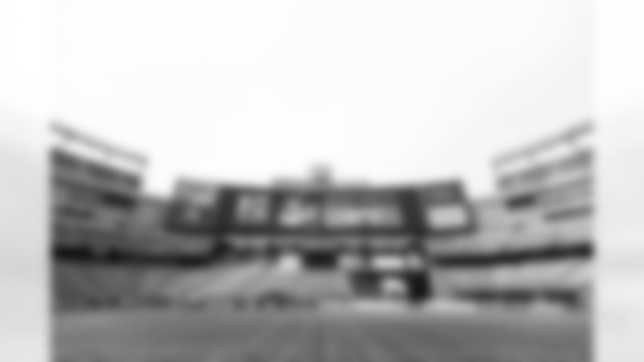 042525-CampbellFoxboroVisit_Puccio_0349