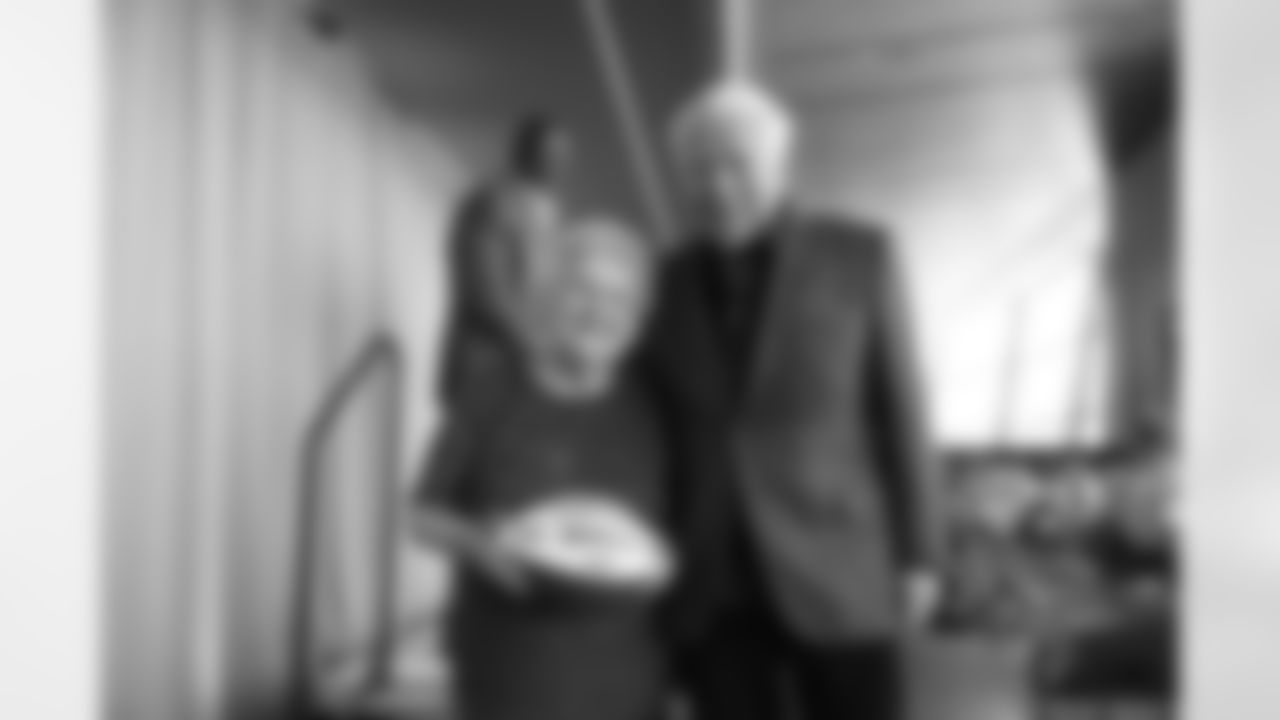 060325-CommunityMVP_Adler093
